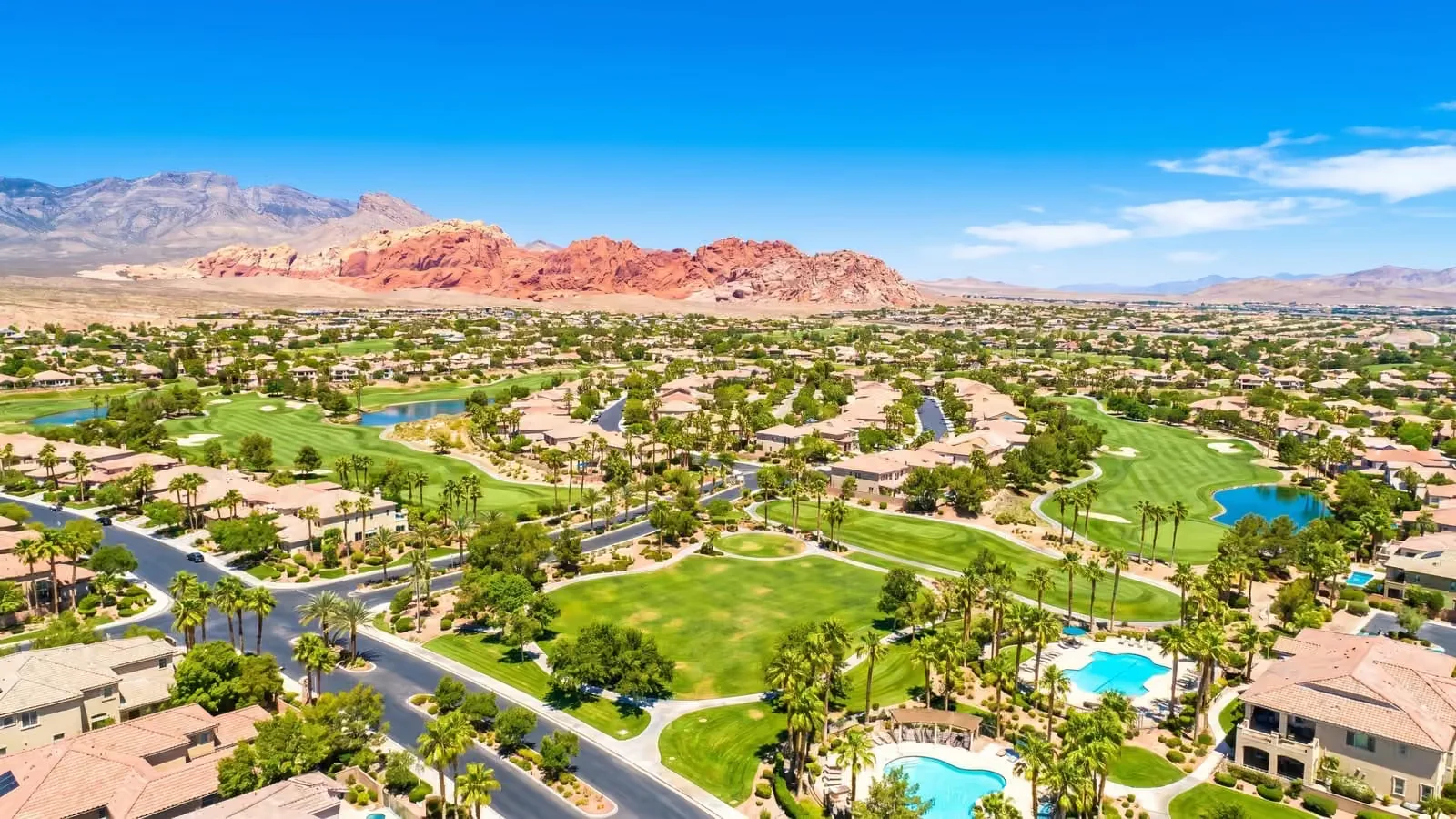 Luxury Homes Overlooking the Fairway Are Selling for Record Prices